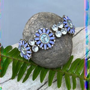 J CREW CRYSTAL AND STONE STRETCH BRACELET.